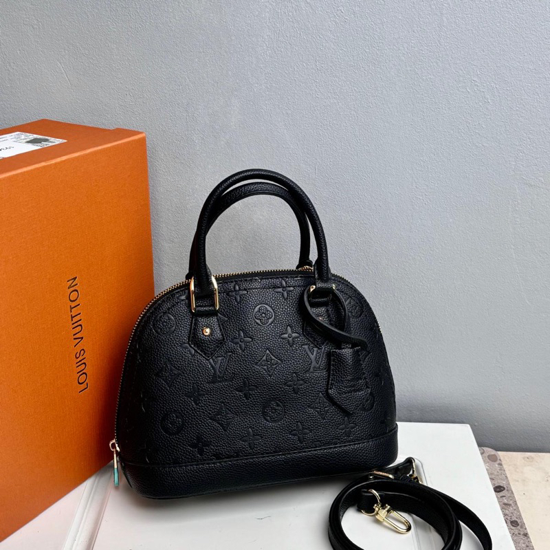 TAS LV ALMA BLACK EMBOSS FREE BOX