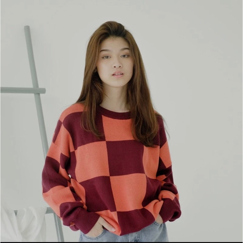 Preloved Checkered Loose Sweater by Shopinkae