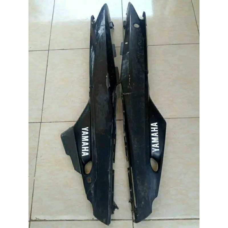 COVER BODY BELAKANG YAMAHA SIGMA HITAM ORIGINAL