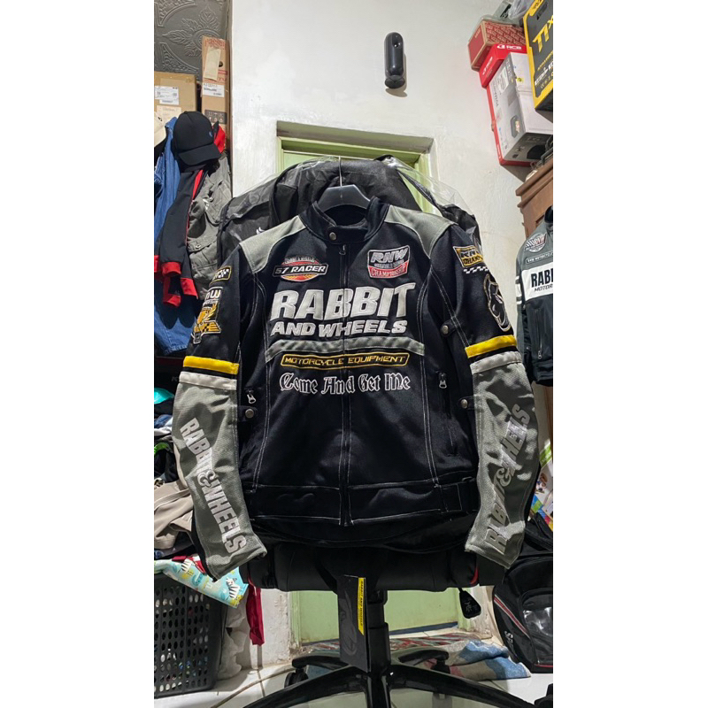 Jaket Rabbit And Wheels Champion V2 (second hand)