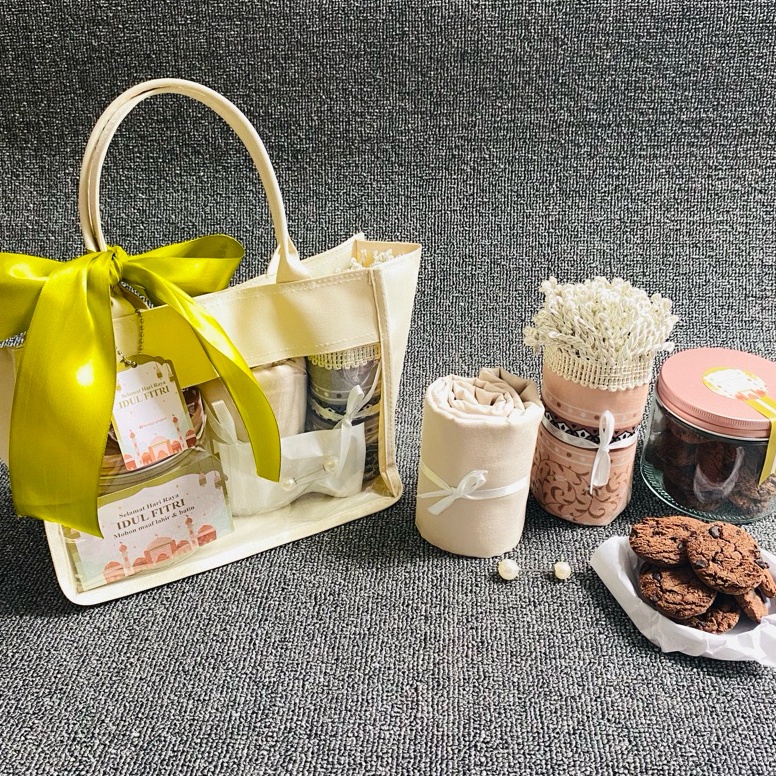 

Serba diskon READY HAMPERS IDUL FITRI BANGGA PROJECT Hampers lebaran ekonomis premium parcel lebaran eid hampers cookies kue kering lebaran jilbab sajadah travel hampers lebaran unik mewah murah premium