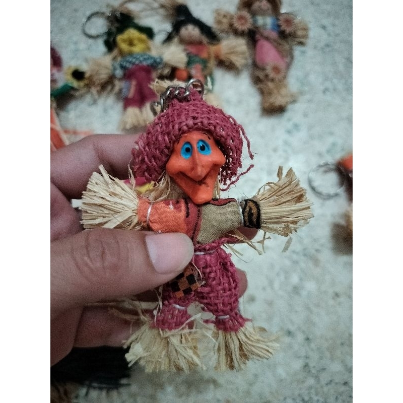 Boneka nenek sihir jerami ganci, resin