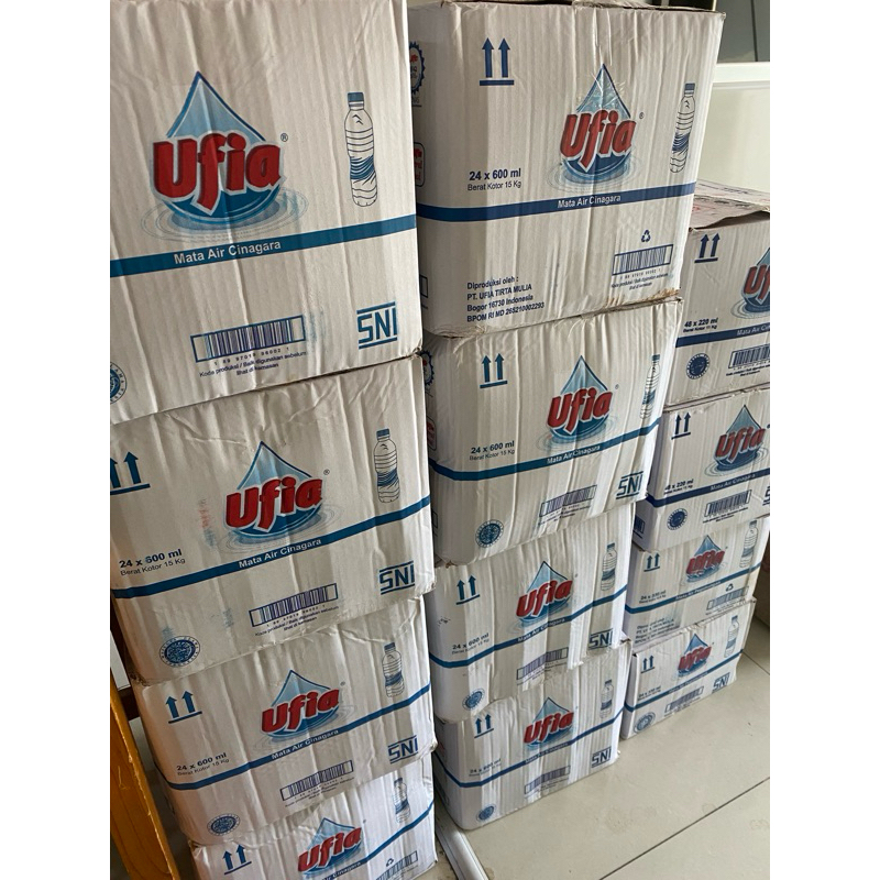 

Air Mineral Ufia Botol, Gelas