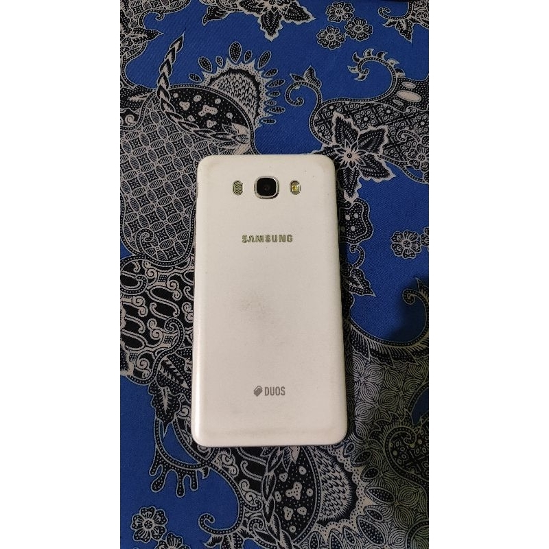 Samsung Galaxy J7 second