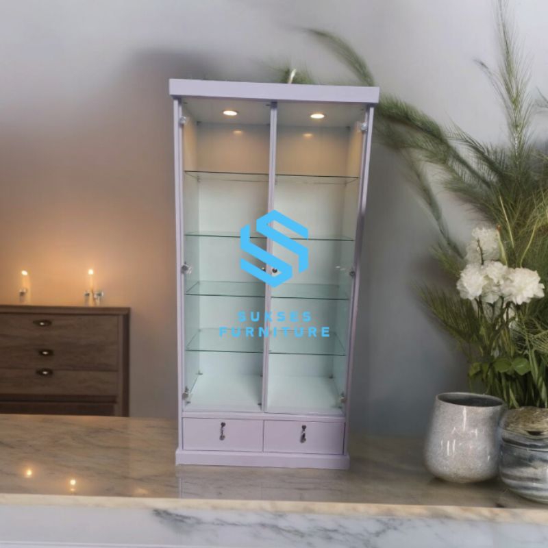 lemari  hias minimalis/kristal ruang tamu