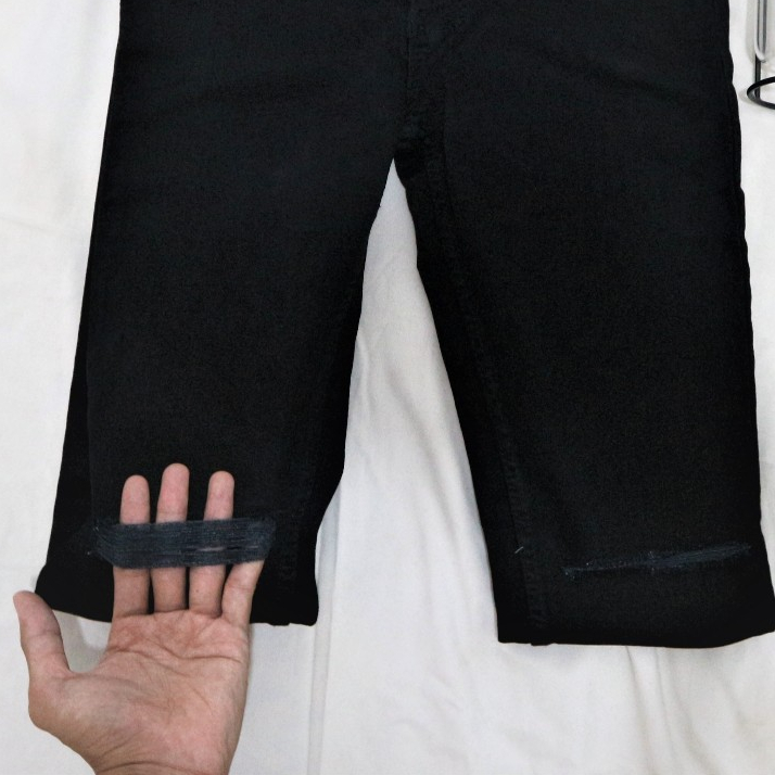 Soft Jeans Highwaist Sobek 1 Lutut Wanita Hitam HW