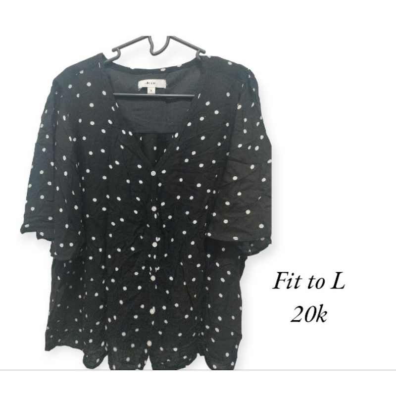 blouse hitam polkadot