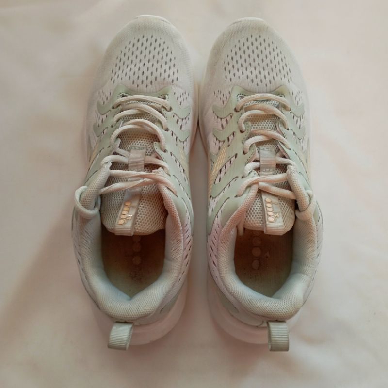 preloved sepatu diadora shoes 37