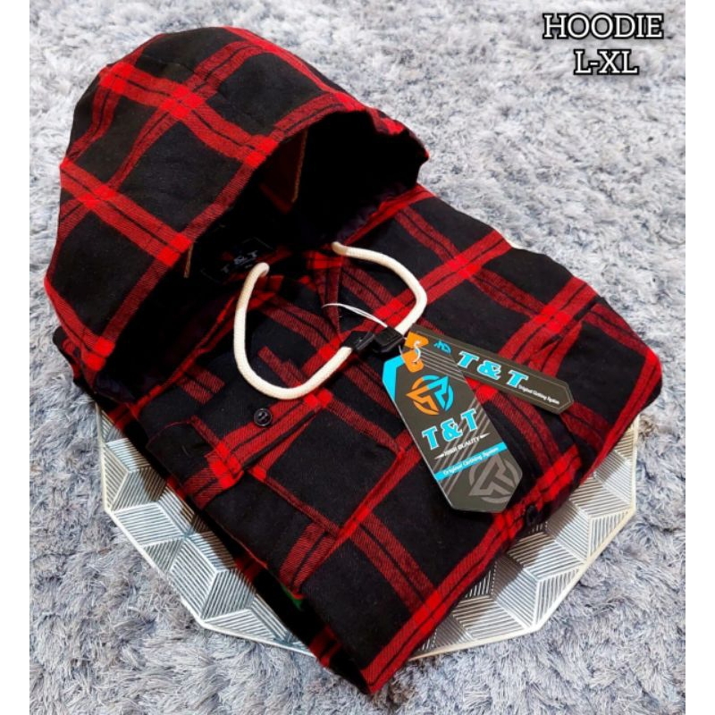 Kemeja Pria Flanel Hoodie Kupluk Lengan Panjang Distro Motif Dasar Hitam Garis Merah Kotak Kotak