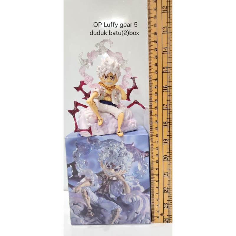 Action figure luffy gear 5 duduk batu