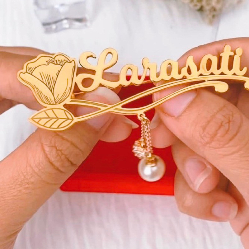 Bros_Nama bros nama custom lapis emas motif bunga mutiara bros ukir nama