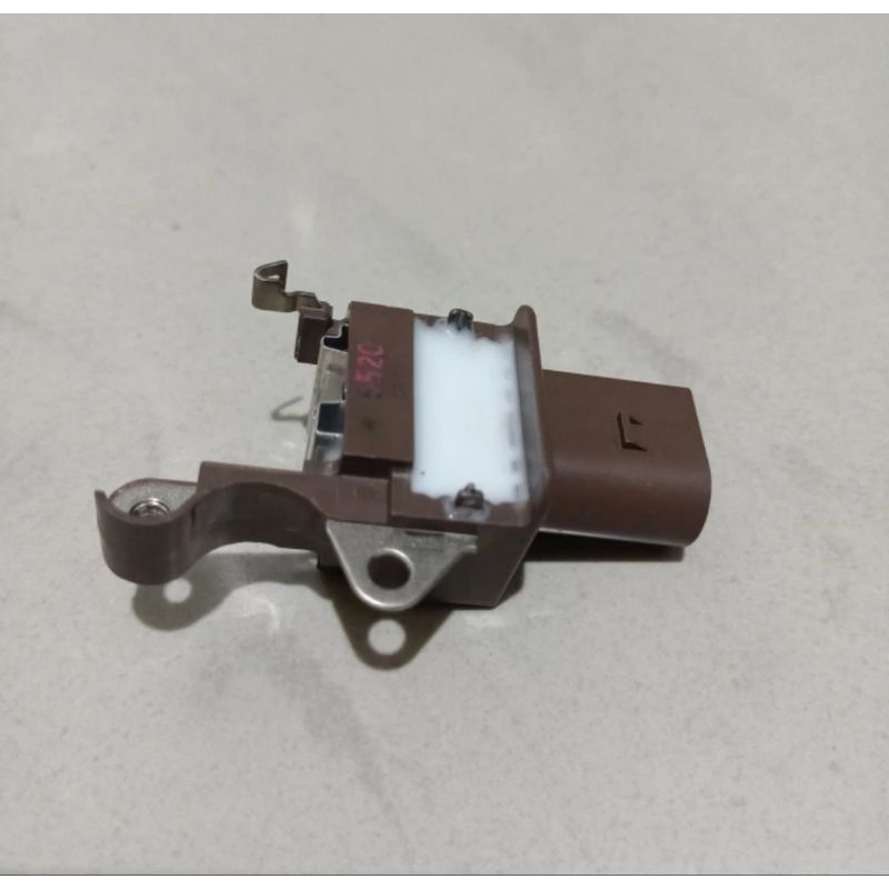 IC regulator altenator dinamo ampere Toyota Innova Fortuner Vios Yaris original
