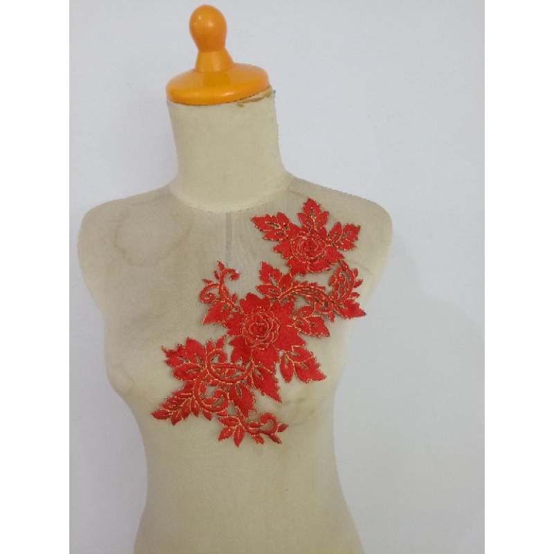 Renda bordir bunga merah emas Kf08