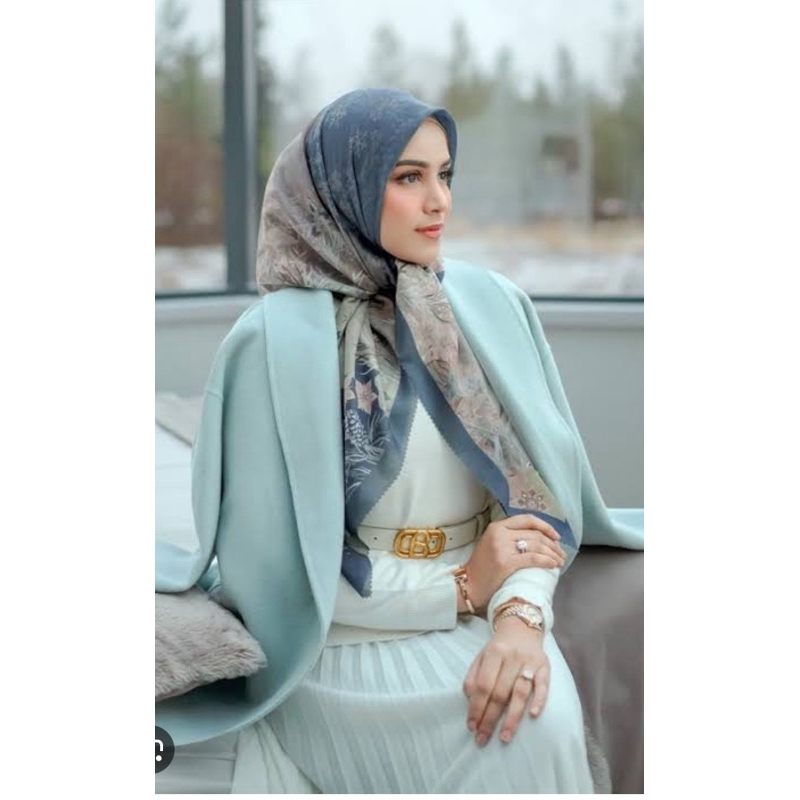 Buttonscarves in Frozen Mirage