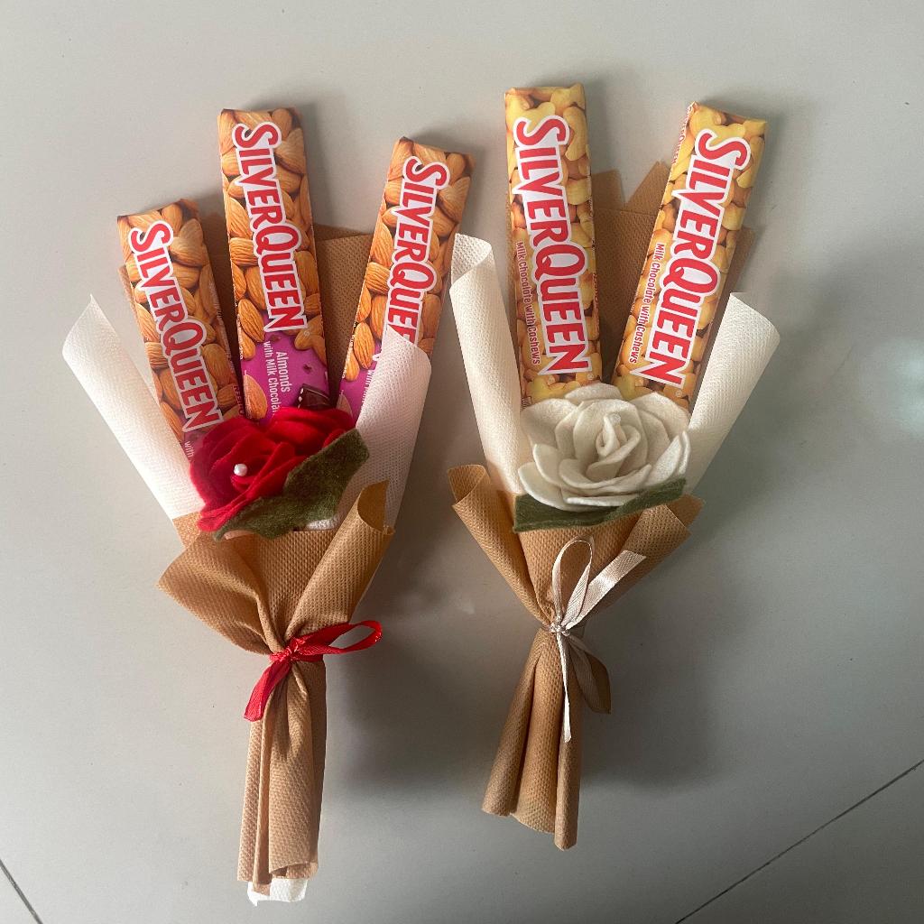 

Buket Coklat Silverqueen / Buket Wisuda Murah / Buket Kado Ulang Tahun / Buket Perpisahaan / Buket Coklat Cantik Kado Ulang Tahun / Coklat Valentine
