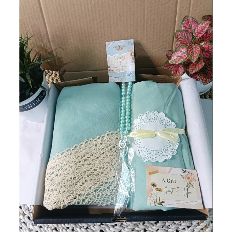 HAMPERS MUKENA MUSLIMAH / KADO PERNIKAHAN MUKENA/KADO GURU KADO ULANG TAHUN MUKENA RENDA RAJUT