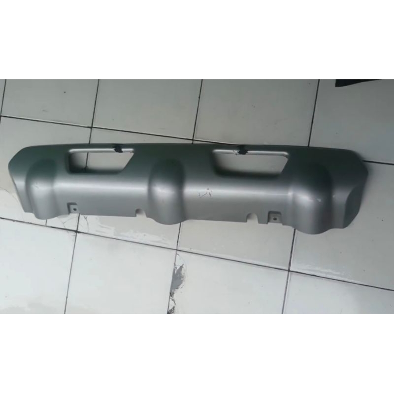 garnish bemper belakang nissan xtrail T31 2008-2014 original