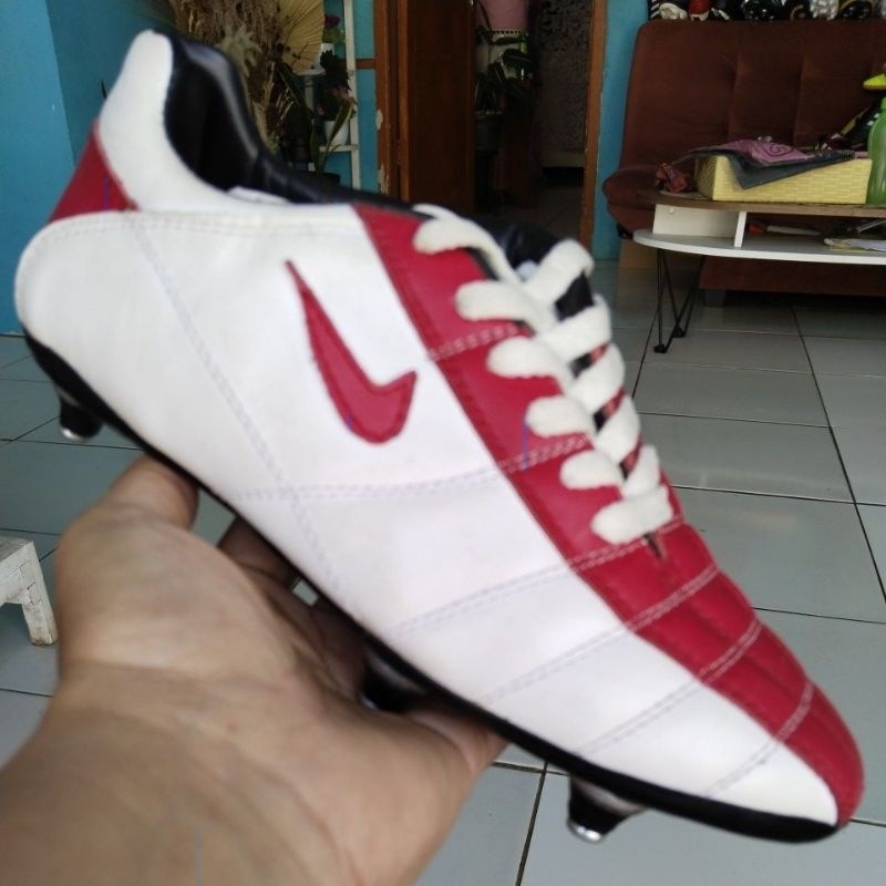 sepatu bola kulit pull besi#sepatu bola kulit pull 6#sepatu bola kulit tali samping#