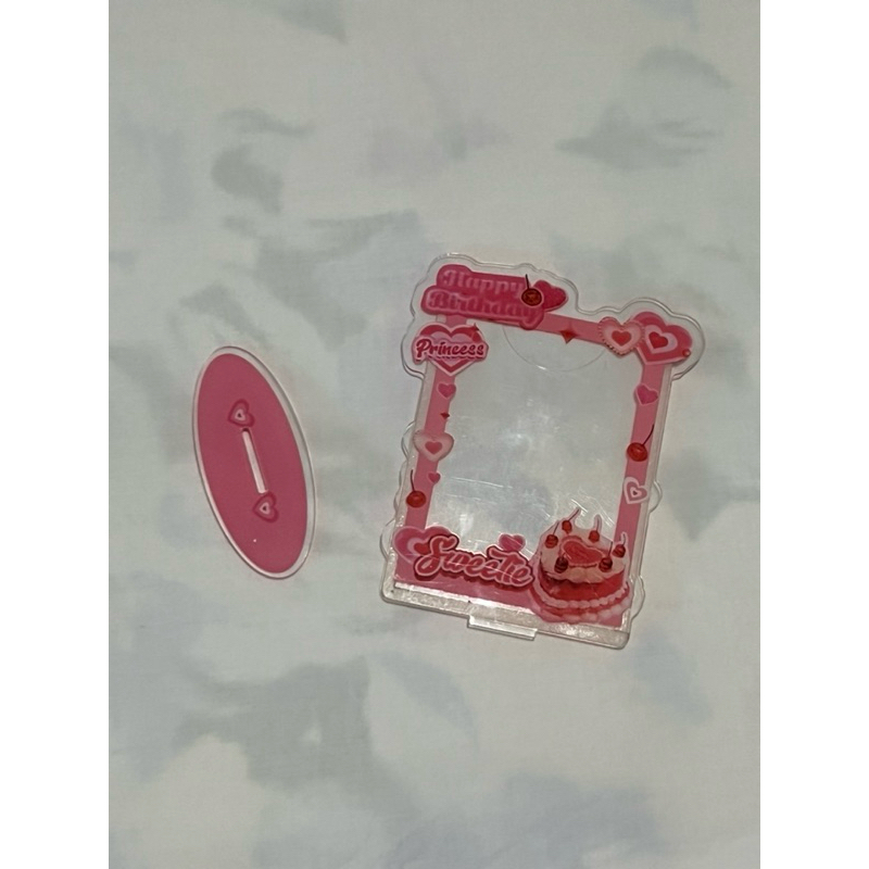 

Preloved Acrylic Frame!!(Good Condi)