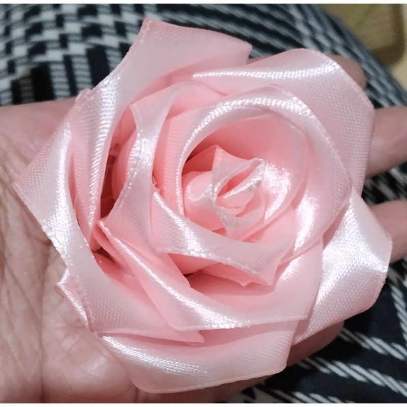 bunga satin siap pakai/ dekorasi hampers/ kado ulang tahun lebar +-7 cm tinggi 4cm