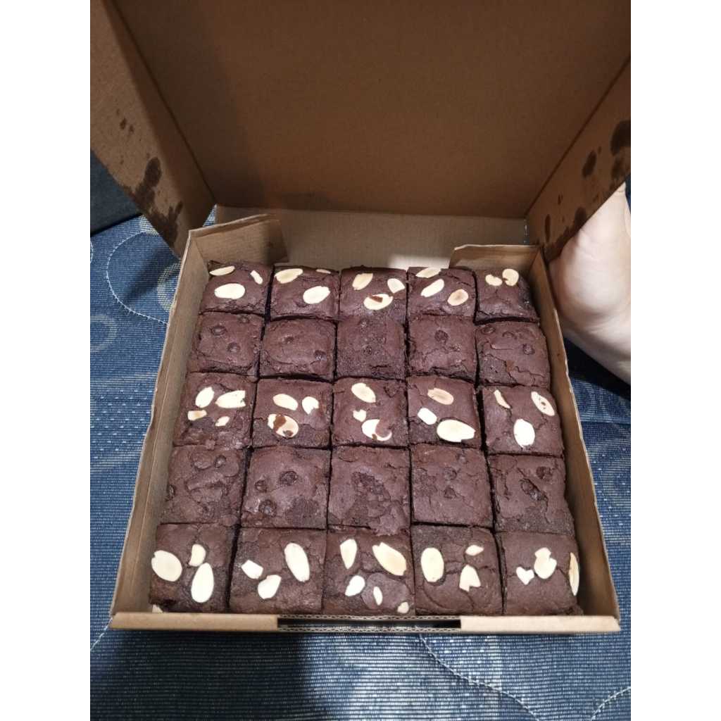 

FUDGY BROWNIES PANGGANG 22x22CM BISA KIRIM LUAR KOTA