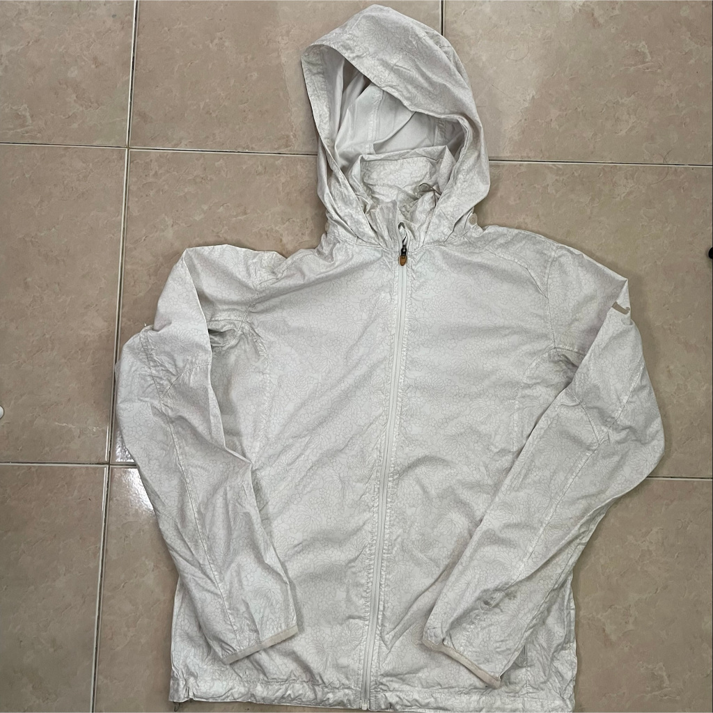 Berghaus jacket running putih motif bunga ultralight keren tag lengkap minus sablon berghaus di leng