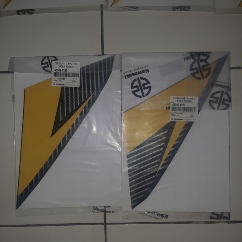 STIKER STICKER STRIPPING STRIPING FAIRING TENGAH NINJA RR NEW 2013  KUNING HITAM ORIGINAL KGP