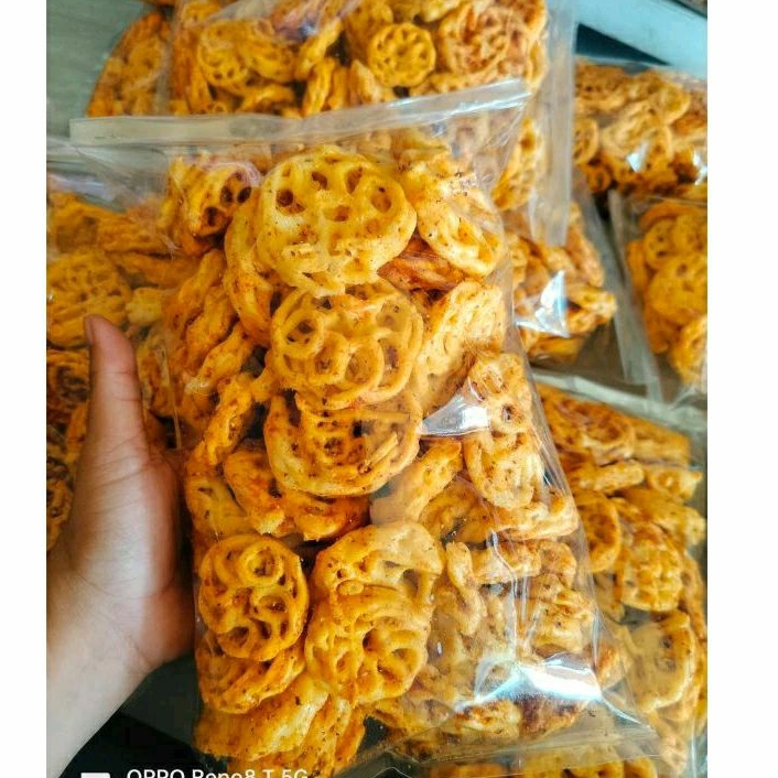 

Krupuk Rafael/pedas/manis/gurih.