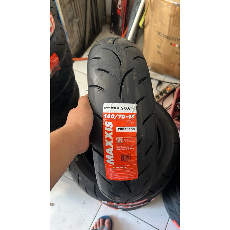 Ban Maxxis VICTRA 140/70-13