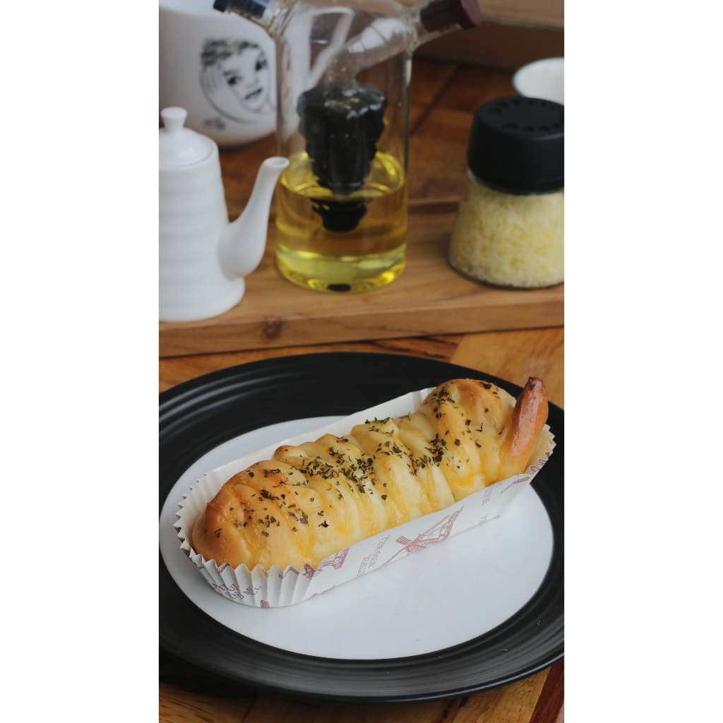 

Roti Sosis Keju (Beef Sausage Cheese Bread) Henk's Baker