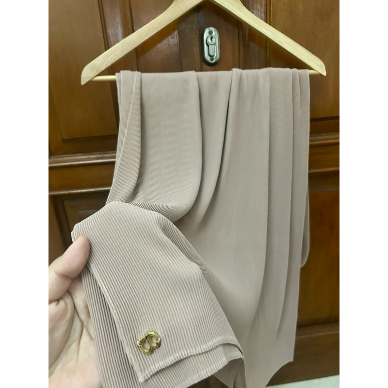 buttonscraves pleated shawl