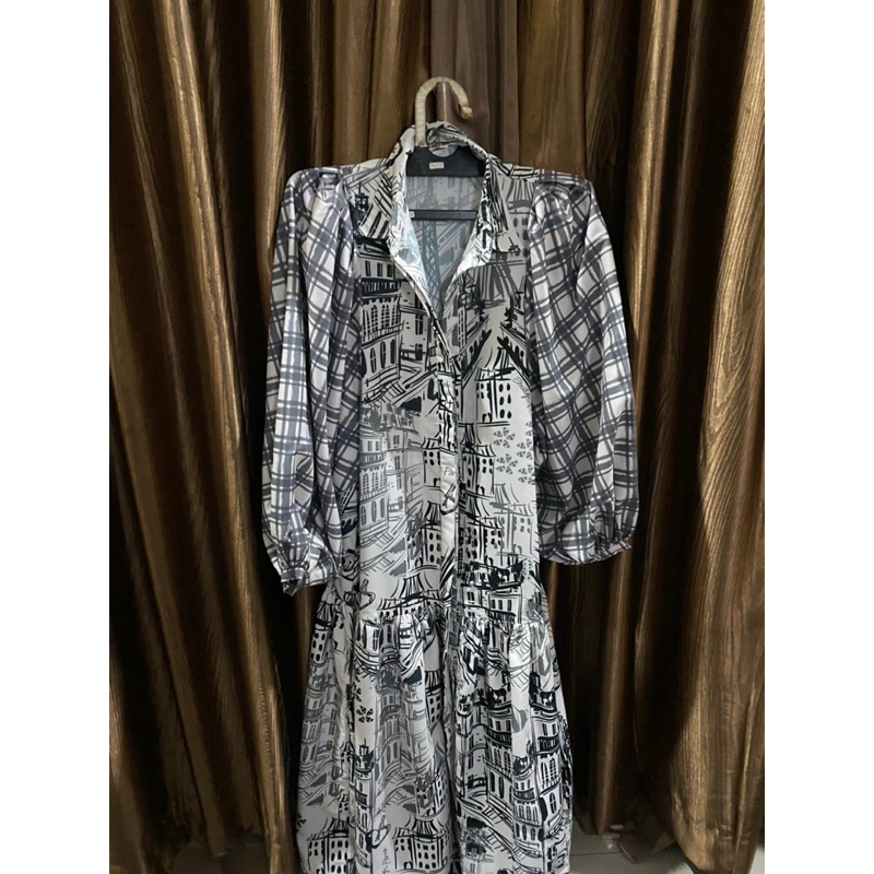 benang jarum emily in paris black