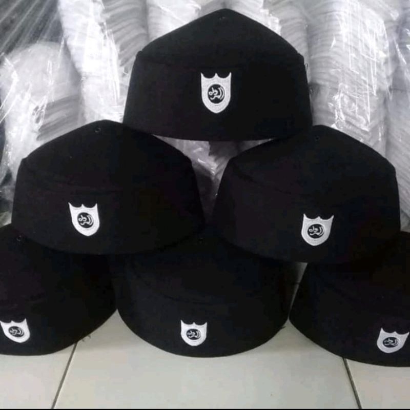 peci kopiah Uje hitam logo putih