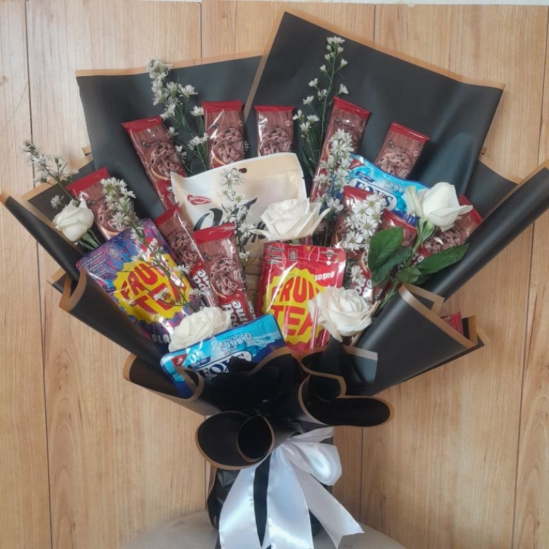 

buket snack mix bunga untuk wisuda.