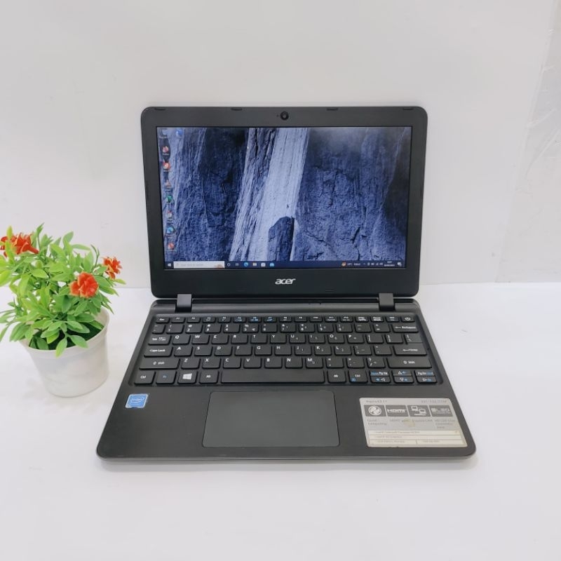 netbook Acer Es11-132 Intel Celeron N3350 Ram 4GB SSD 256GB layar 11,6inc