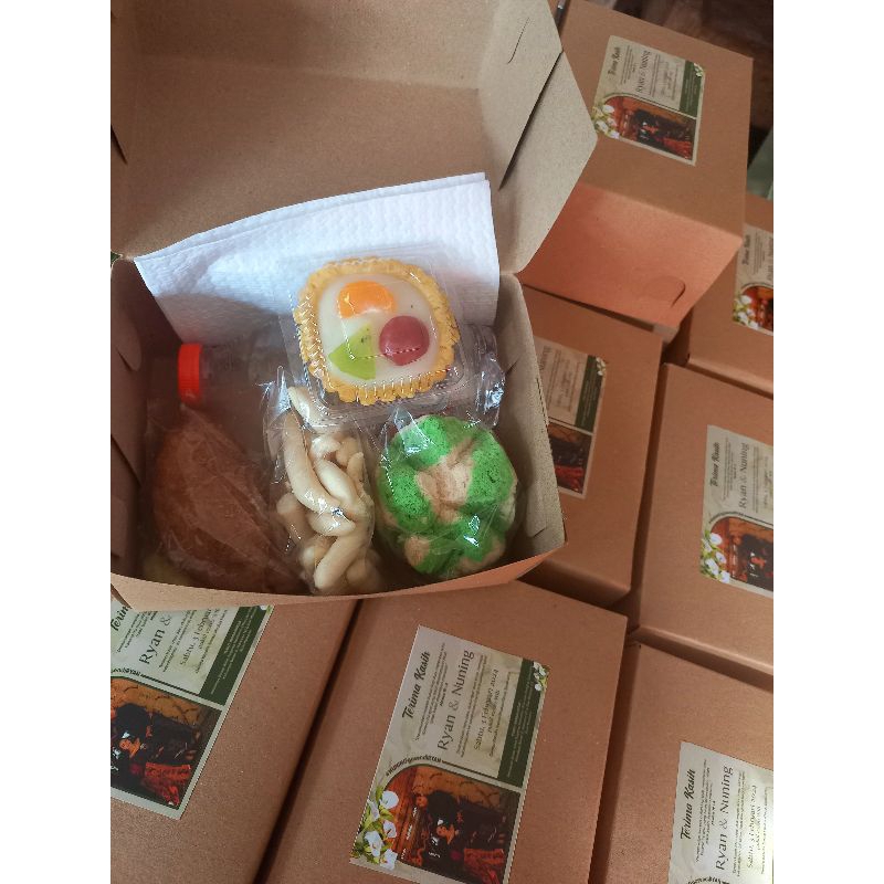 

SNACKBOX SOLO WEDDING SOLO SNACK KOTAK SPECIAL