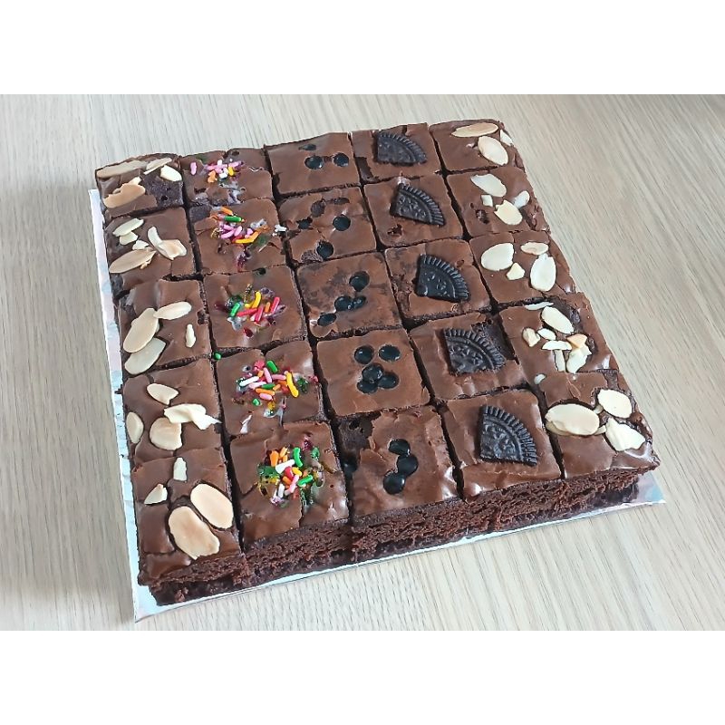 

fudgy brownies sekat panggang ukuran 20x20 isi 25 pcs