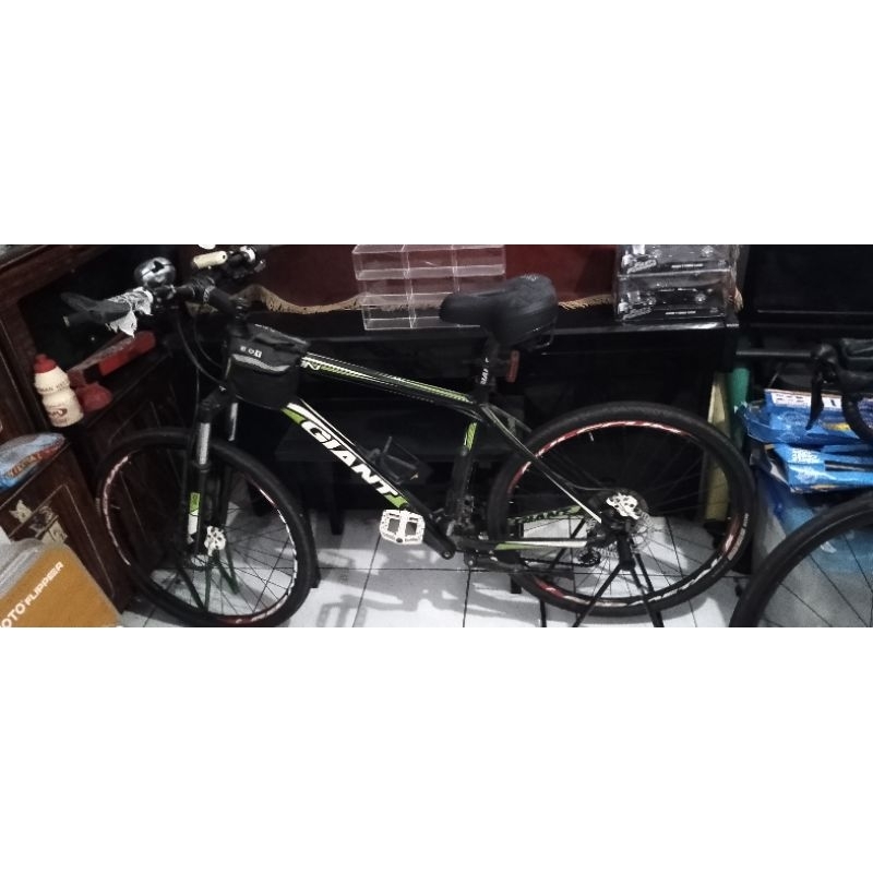 jual sepeda MTB Giant bekas jarang pakai Jamin masih mulus jakarta barat bisa cod kerumah liat liatm