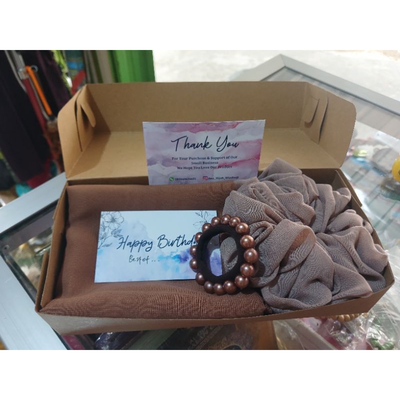 

HAMPERS GIFT BOX, HIJAB, KADO ULANG TAHUN, PAKET HEMAT IMUT