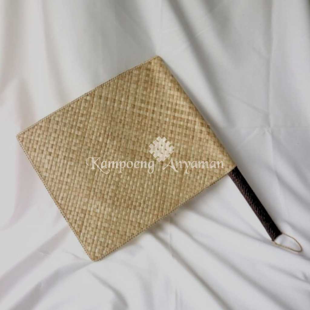 Kipas Sate Anyaman Pandan