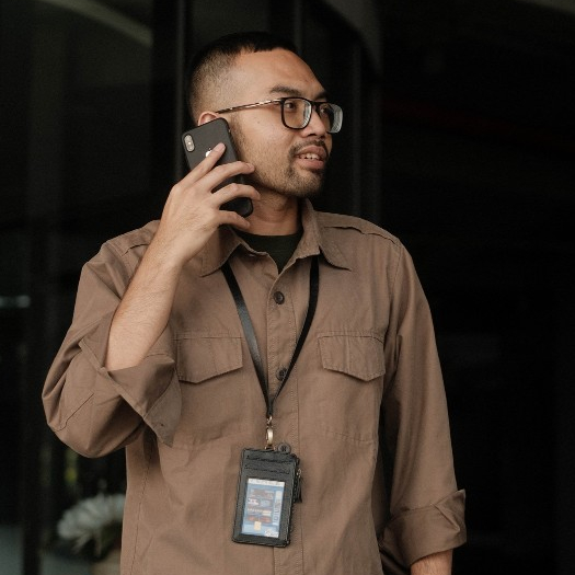 

Prabhu Id Card - Lanyard Id Card Leher Pria Wanita Kerja Kantor Event KRL Kulit Asli - La Vaches'