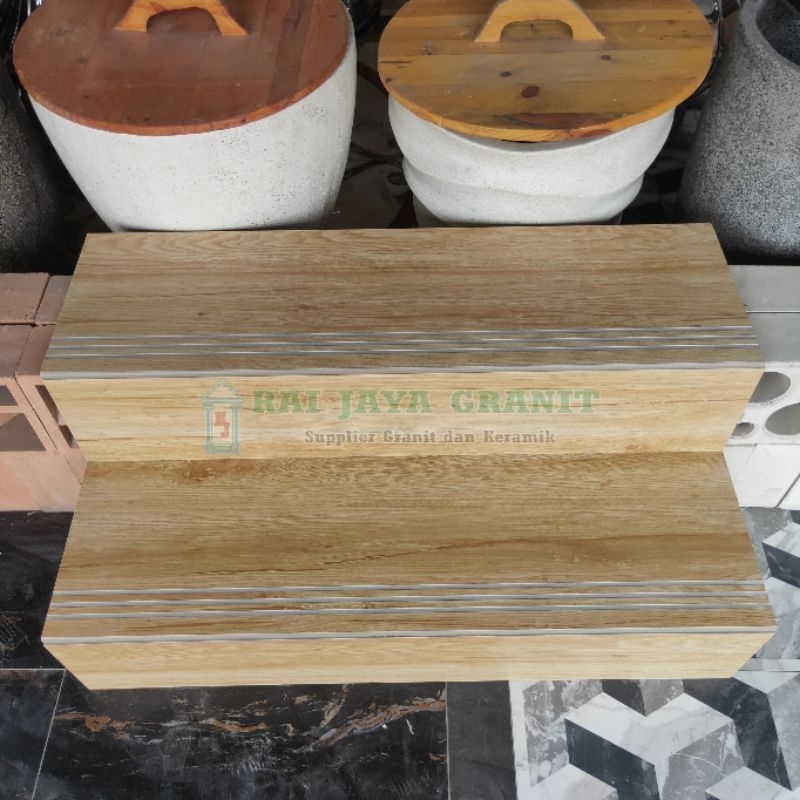 Granit tangga ukuran 30x100 dan 20x100 Motif Kayu