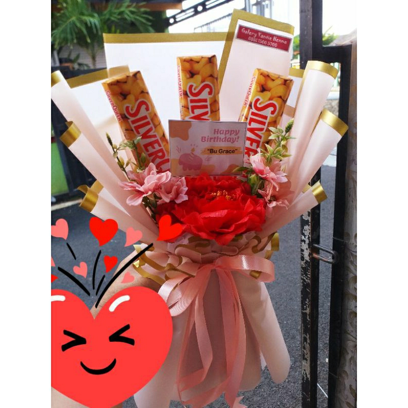 

Buket Silverqueen/Buket bunga artificial/Bunga wisuda/FREE KARDUS/Hadiah ulang tahun/Kado sempro/ Kado Anniversary/Kado/Buket Bunga Palsu/Buket Bunga Premium/Buket Ulang Tahun/Buket Bunga Wisuda/Graduation Buket