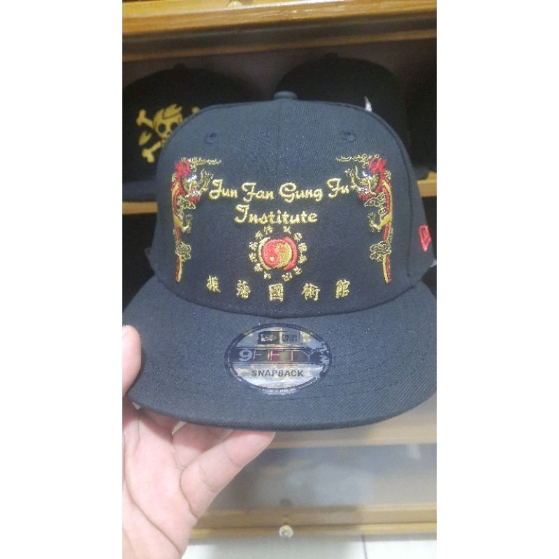 topi new era x bruce lee