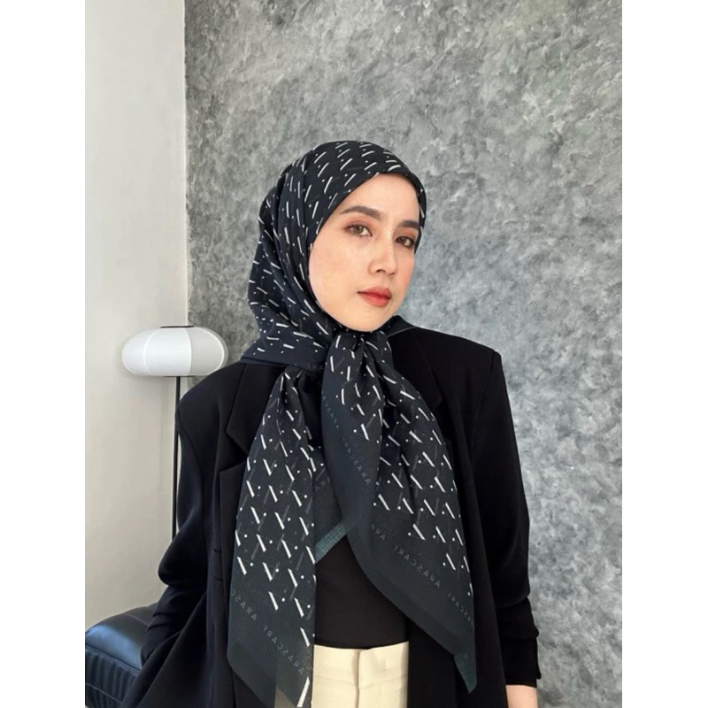 Rare monogram Arascarf