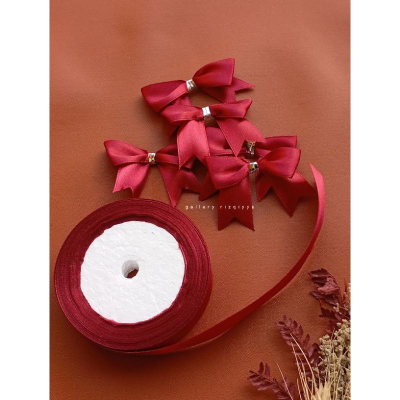 

Pita Souvenir Tempel size 2cm atau 3/4inch