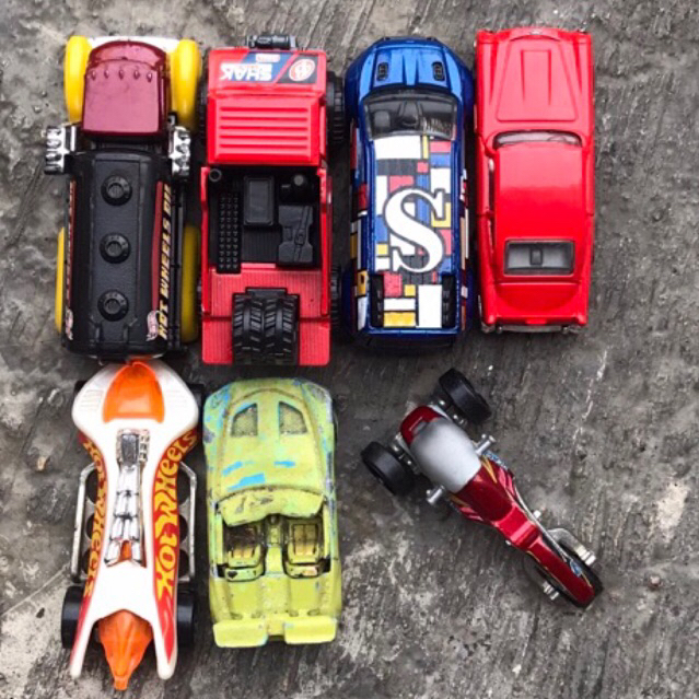 BORONGAN 7 HOT WHEELS A