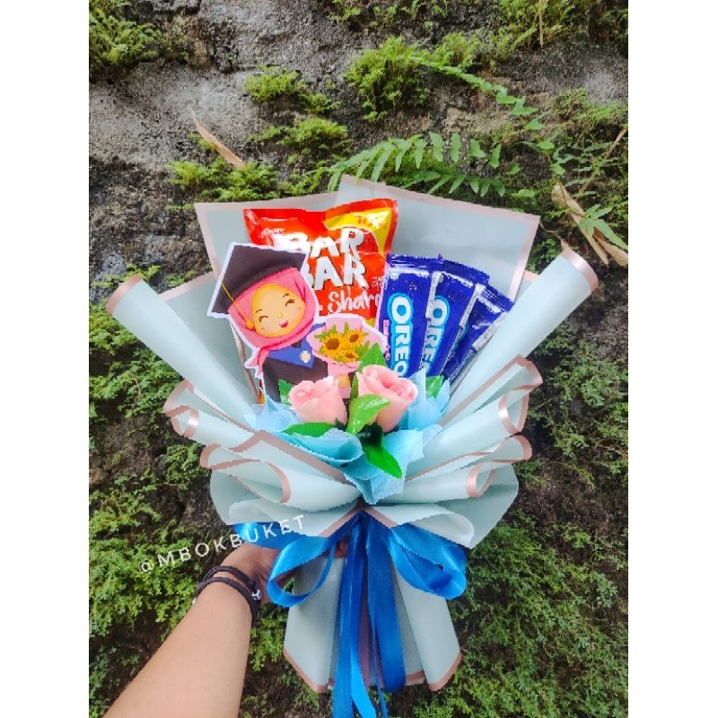 

SNACK BOUQUET GRADUATION KADO SPESIAL WISUDA KELULUSAN READY SIAP KIRIM SNACK OREO DELFI