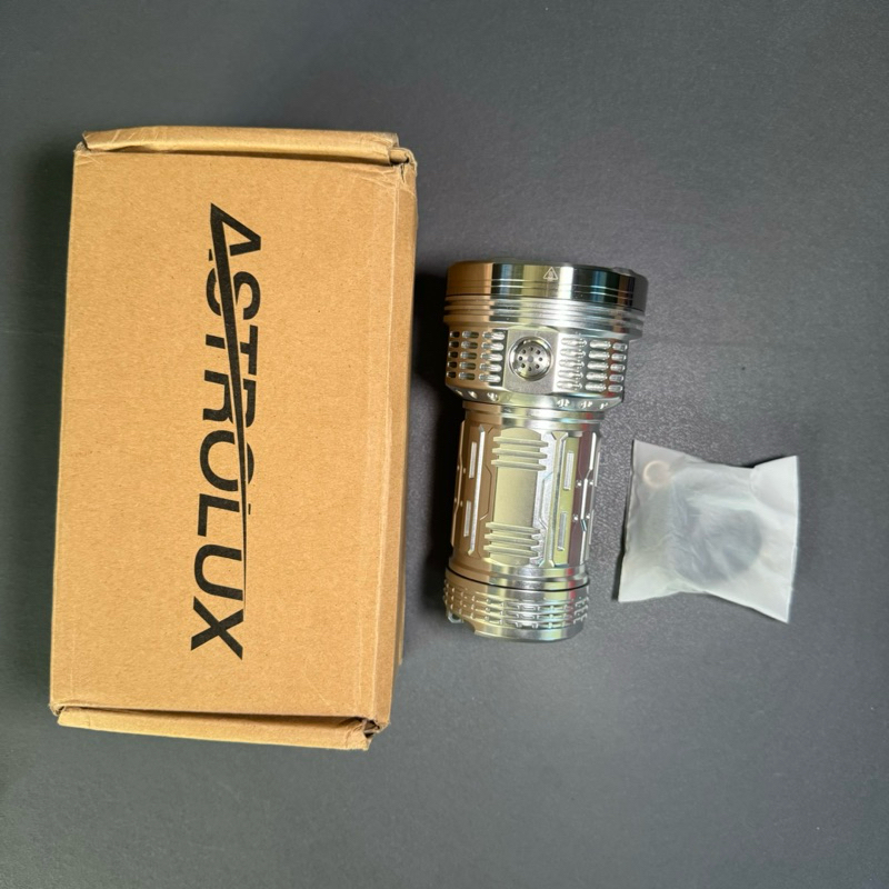 Senter Monster Astrolux MF01x 21000 lumens