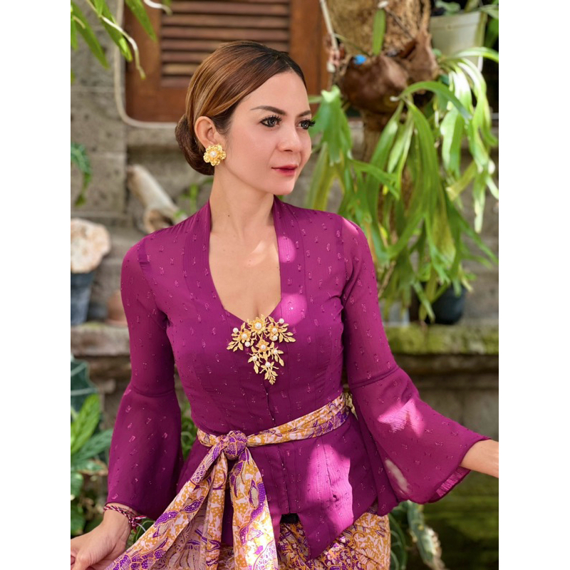 Kain material yoryo kombinasi benang metalik original by Djuwita Kebaya